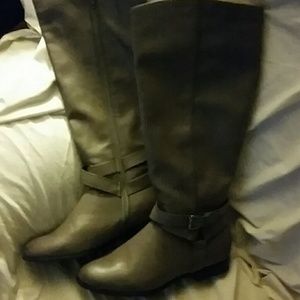 Grey boots